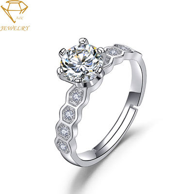 Pavimente o casamento de diamantes Ring With Name Engraved de prata